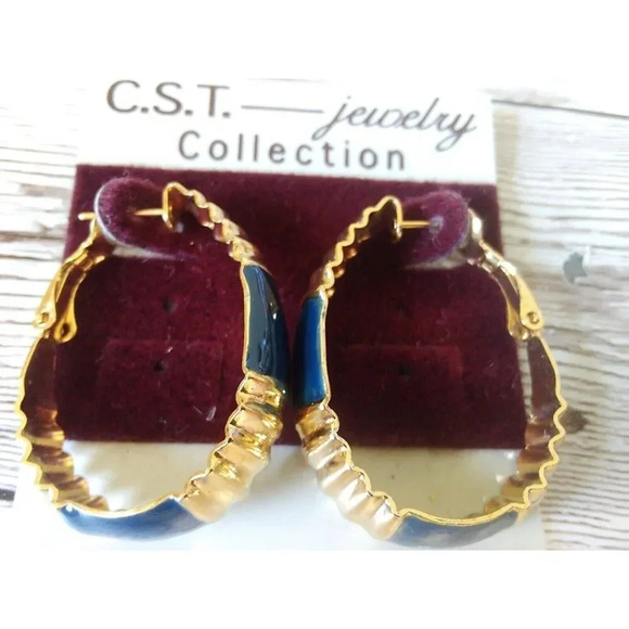 C.S.T. Jewelry Collection Jewelry - Original Card Vintage 1980s Gold Tone and Navy Oval Crimped Hoops
